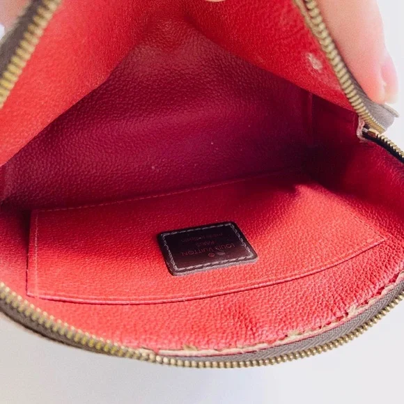 Authentic Louis Vuitton cosmetic bag - Picture 4 of 8